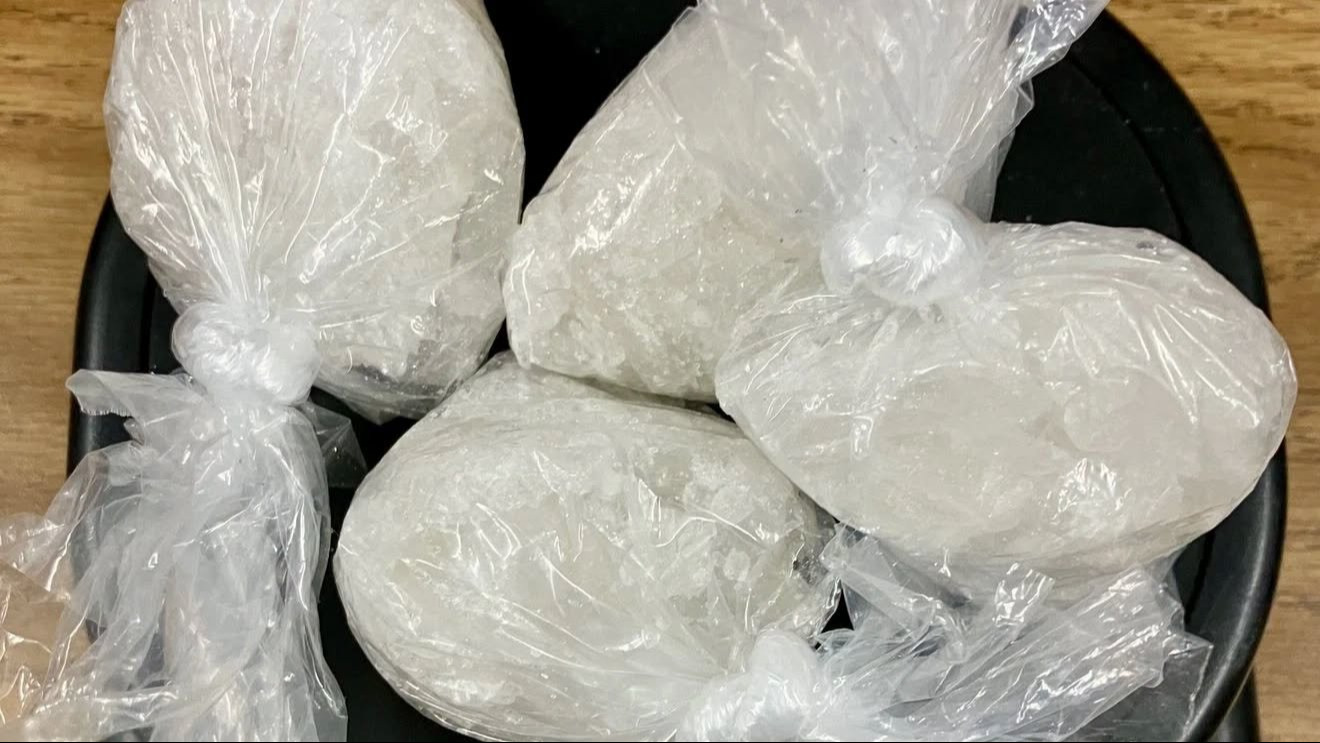 Карго ачаанаас 1,6 кг “мөс” гэх нэршилтэй бодис илэрчээ